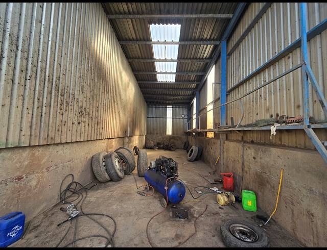 1,900M² FACTORY TO LET IN MOREHILL
